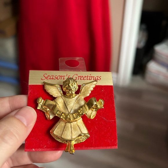 4/$50 Gold and Cream GUARDIAN Angel BROOCH NWT 😇 - Picture 7 of 7